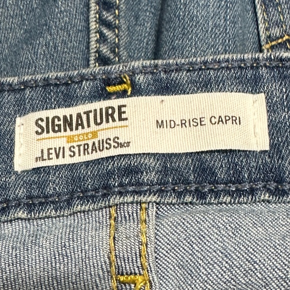 Levi Strauss Signature Gold Mid Rise Cut off Shorts - Picture 6 of 8